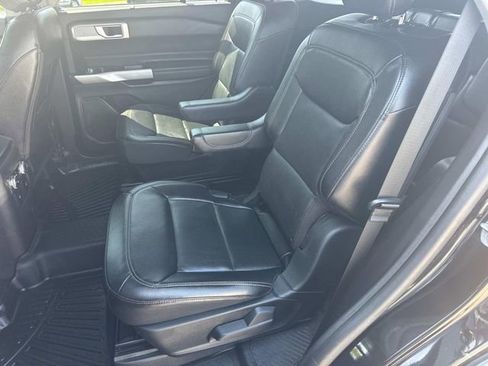 Used 2023 Ford Explorer Limited w/ Equipment Group 301A AWD/4WD image 17