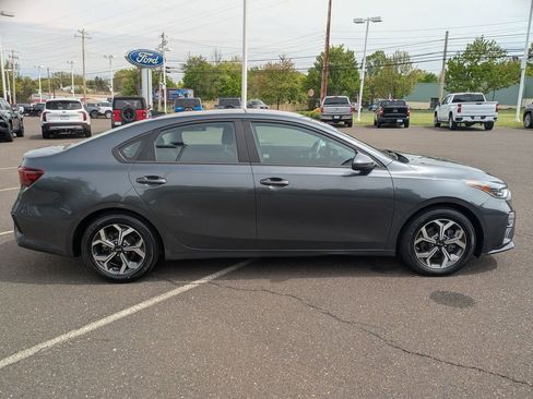 Used 2021 Kia Forte LXS FWD image 4