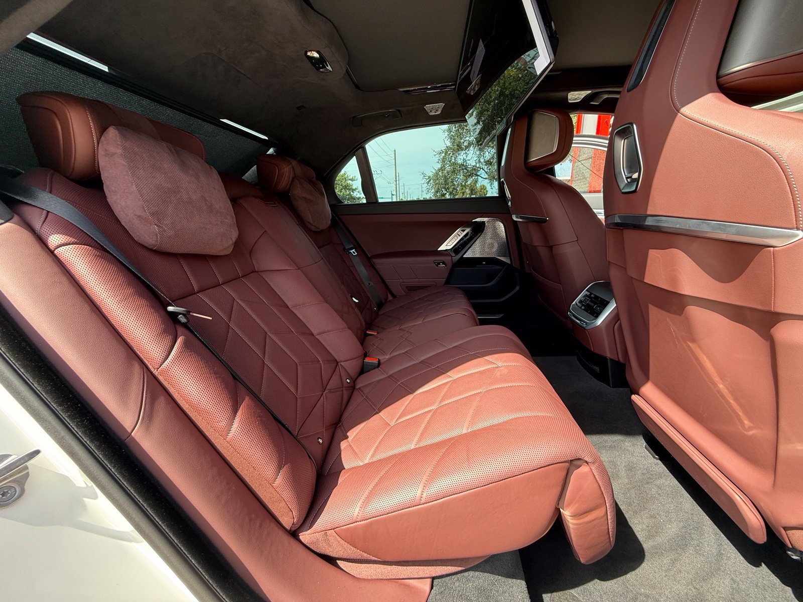 Used 2023 BMW i7 xDrive60 AWD/4WD image 48
