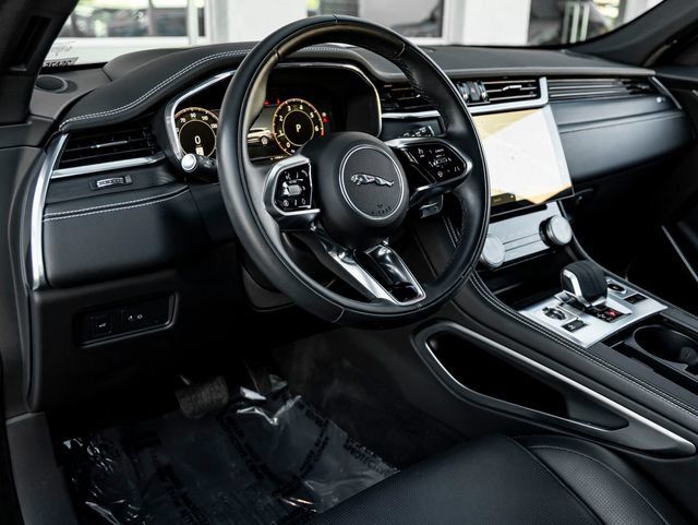 Certified 2025 Jaguar F-PACE R-Dynamic S AWD/4WD image 17