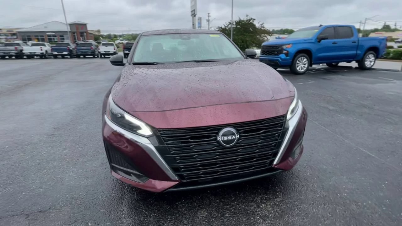 Used 2025 Nissan Altima 2.5 SV FWD image 6