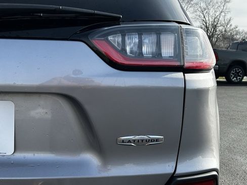 Used 2019 Jeep Cherokee Latitude w/ Cold Weather Group image 7