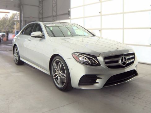 Used 2020 Mercedes-Benz E 350 4MATIC Sedan image 2