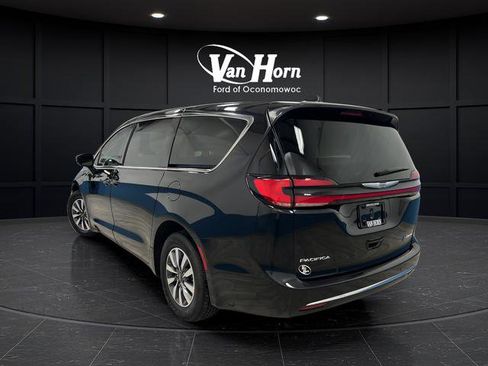 Used 2022 Chrysler Pacifica Touring-L FWD image 5