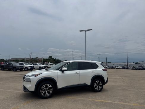Certified 2023 Nissan Rogue SV FWD image 12