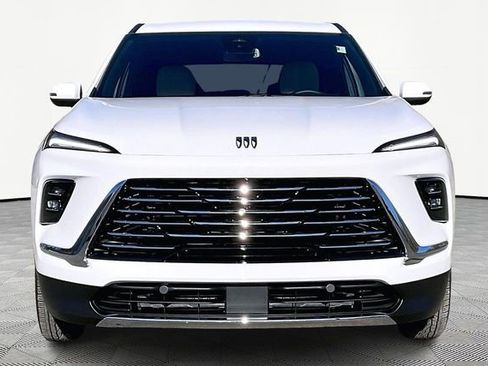 Used 2025 Buick Enclave Preferred w/ Power Package image 2