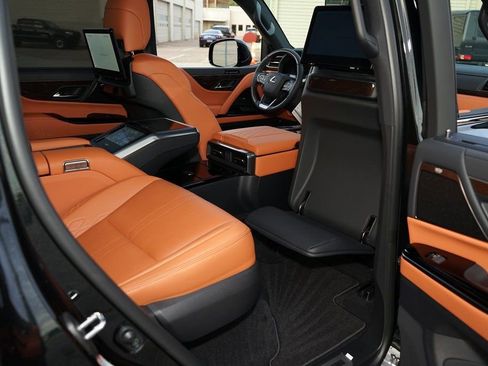 Used 2026 Lexus LX 700h Ultra Luxury image 25