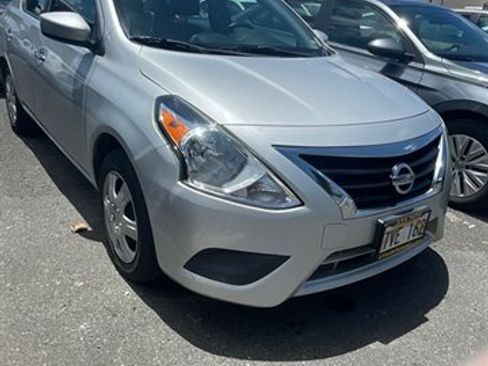 Used 2019 Nissan Versa SV image 1