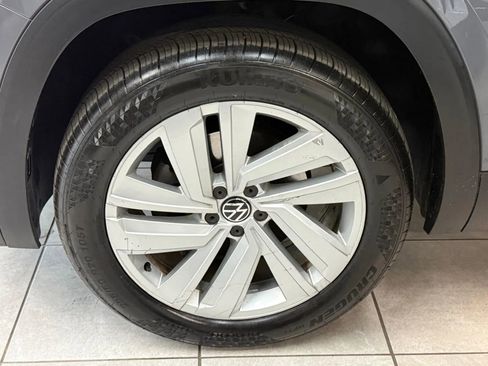 Used 2020 Volkswagen Atlas Cross Sport SE w/ Panoramic Sunroof Package FWD image 43