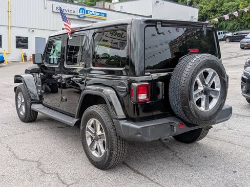 Used 2022 Jeep Wrangler Unlimited Sahara w/ Cold Weather Group AWD/4WD image 10