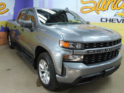Used 2019 Chevrolet Silverado 1500 Custom w/ Custom Value Package AWD/4WD image 2
