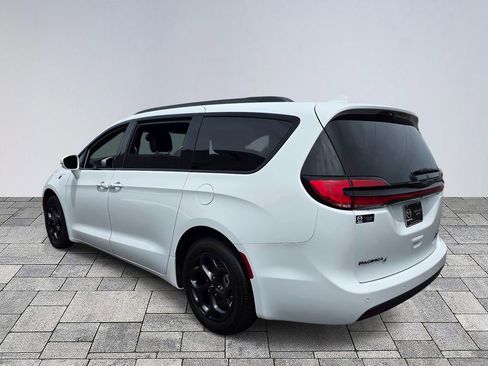 Used 2021 Chrysler Pacifica Limited w/ S Appearance Package FWD image 6