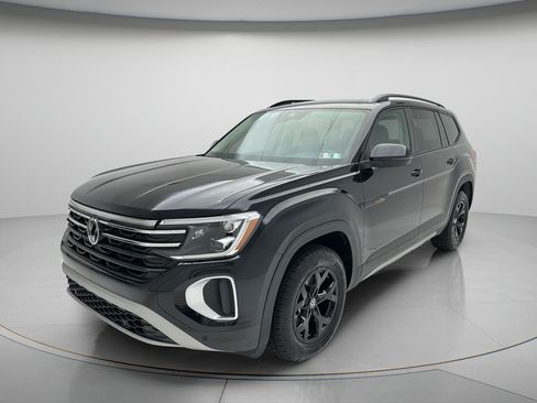Used 2026 Volkswagen Atlas Peak Edition AWD/4WD image 3