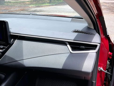 Used 2025 Toyota Corolla LE FWD image 23