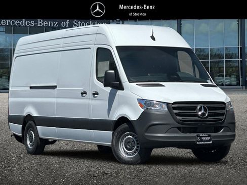 New 2025 Mercedes-Benz Sprinter 2500 image 1