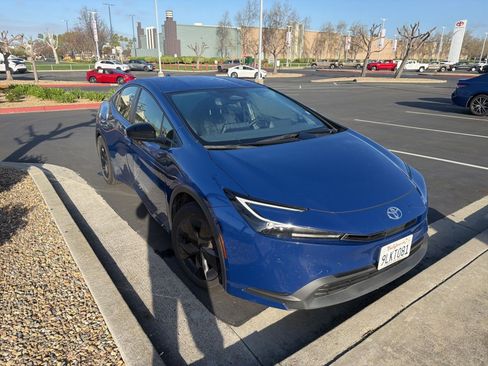 Used 2024 Toyota Prius LE image 2