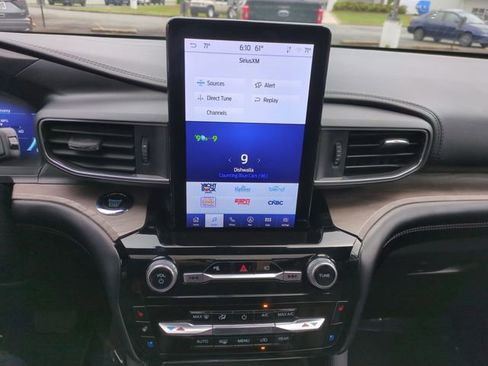 Used 2023 Ford Explorer Platinum w/ Technology Package AWD/4WD image 21