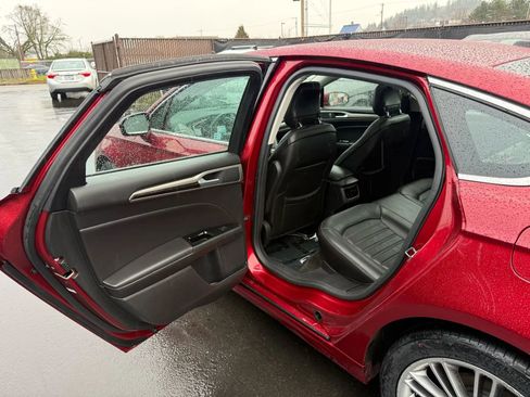 Used 2013 Ford Fusion SE image 10