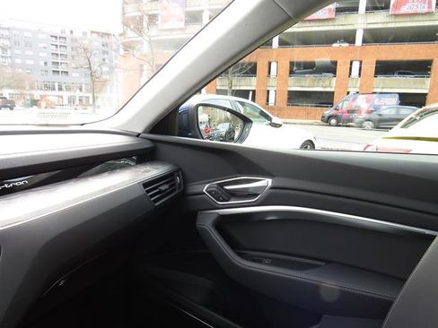 Used 2021 Audi e-tron Premium Plus w/ Premium Plus Package image 14