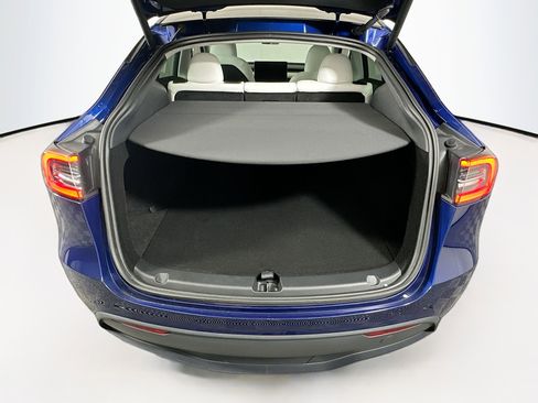 Used 2024 Tesla Model Y Performance image 28
