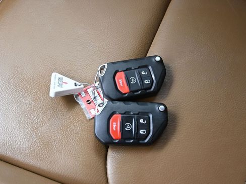 Used 2022 Jeep Wrangler Unlimited Sahara w/ Cold Weather Group image 35