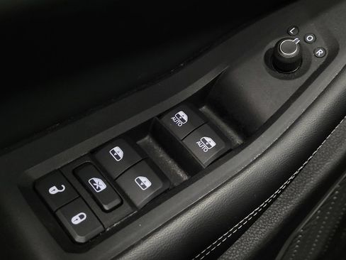 Used 2023 Jeep Grand Cherokee Altitude image 27