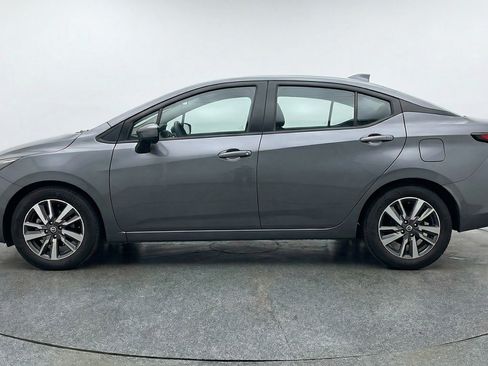 Used 2025 Nissan Versa SV image 5