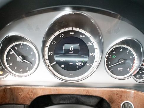 Used 2013 Mercedes-Benz E 550 4MATIC Sedan image 20
