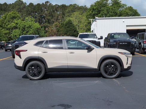 New 2026 Chevrolet Trax ACTIV w/ Sunroof Package FWD image 8