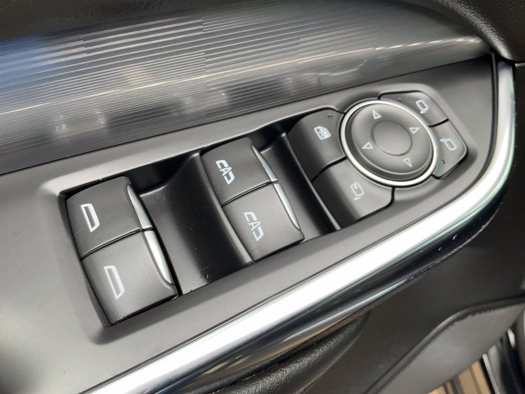 Used 2025 Cadillac XT4 Premium Luxury FWD image 6