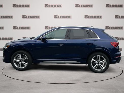 Used 2023 Audi Q3 2.0T Premium w/ Convenience Package AWD/4WD image 2