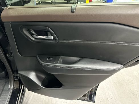 Used 2023 Nissan Rogue SV w/ SV Premium Package image 21