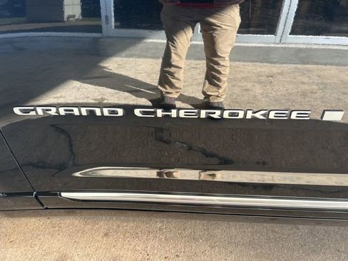 Used 2021 Jeep Grand Cherokee L Summit AWD/4WD image 30