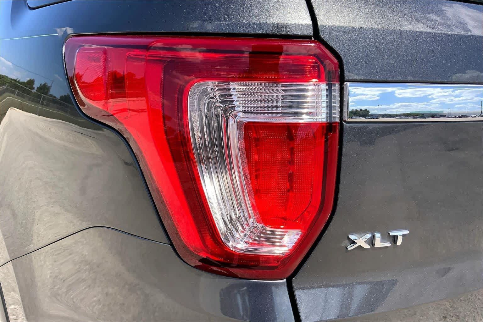 Used 2016 Ford Explorer XLT w/ Equipment Group 202A FWD image 28