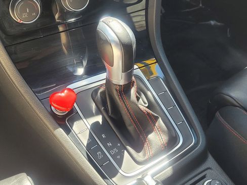 Used 2018 Volkswagen GTI SE image 24