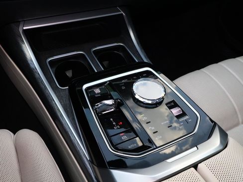 Used 2023 BMW 760i xDrive w/ Executive Package image 28