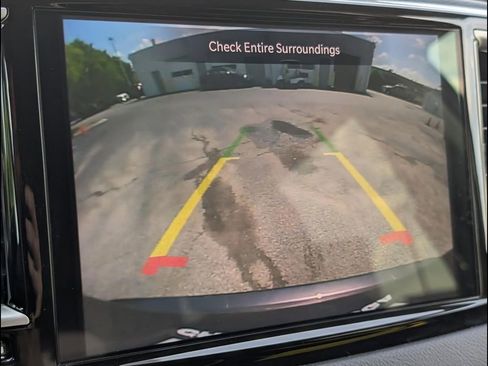Used 2023 Chrysler Pacifica Touring-L FWD image 18