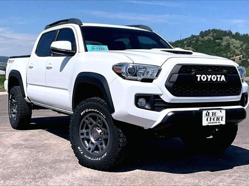 Used 2016 Toyota Tacoma TRD Off-Road w/ Premium & Technology Package AWD/4WD image 3