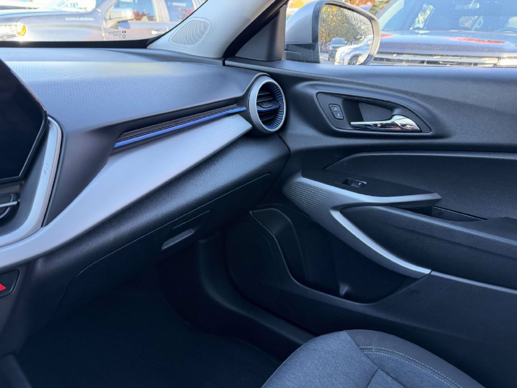 Used 2024 Chevrolet Trax LS w/ LS Convenience Package FWD image 29