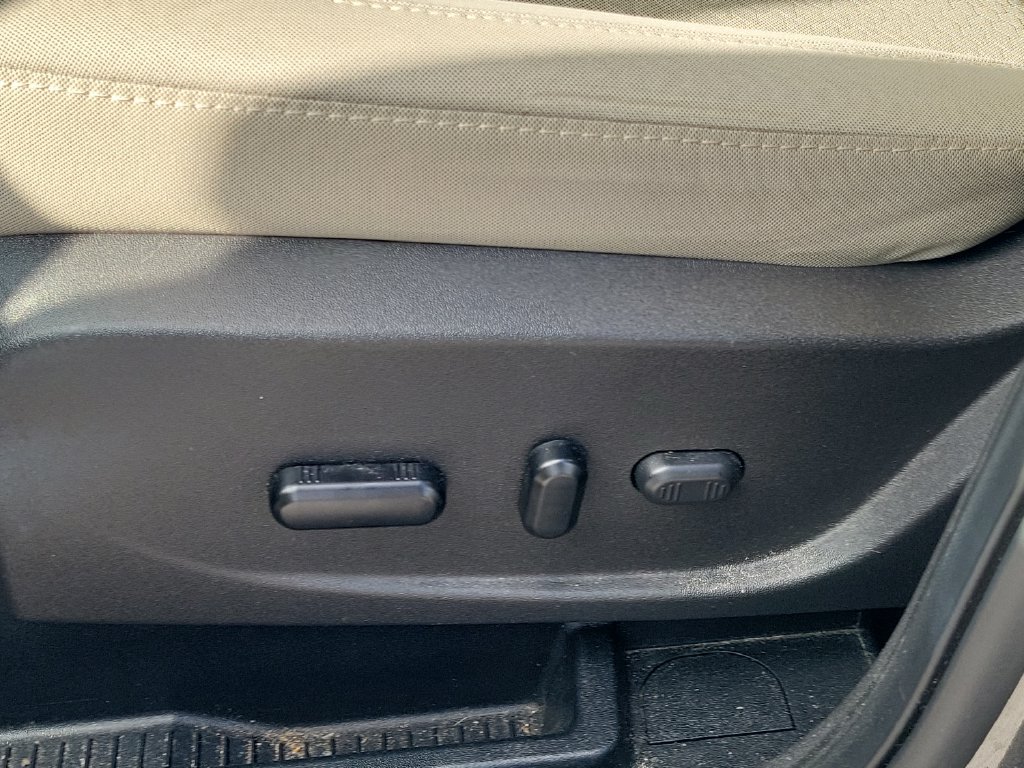 Used 2019 Ford Escape SE FWD image 16