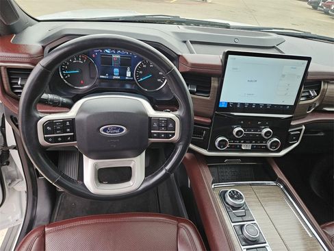 Used 2024 Ford Expedition Limited image 17