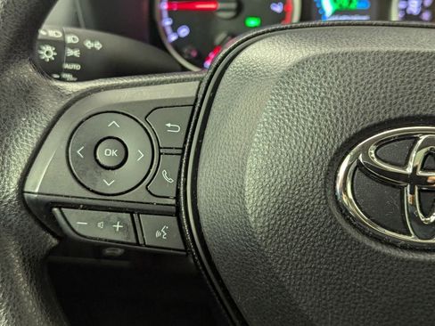 Used 2022 Toyota RAV4 XLE image 18