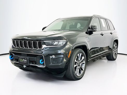 Used 2023 Jeep Grand Cherokee Overland w/ Luxury Tech Group IV image 3