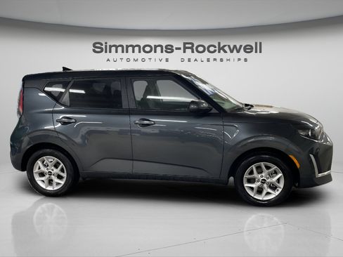 Used 2025 Kia Soul LX w/ LX Technology Package FWD image 6