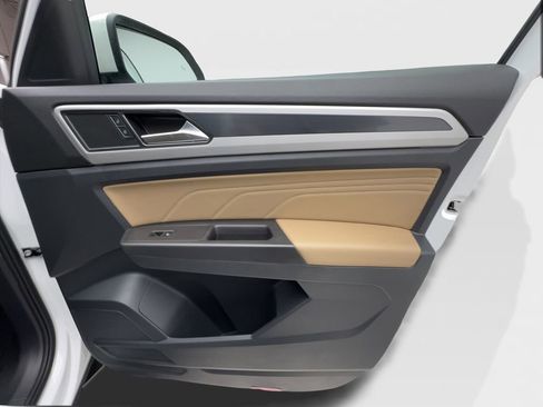 Used 2022 Volkswagen Atlas Cross Sport SE w/ Panoramic Sunroof Package FWD image 33