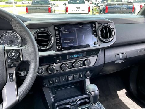 Used 2021 Toyota Tacoma TRD Sport w/ Technology Package AWD/4WD image 7