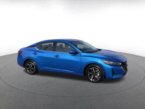 Used 2025 Nissan Sentra SV image 2