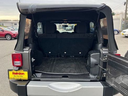 Used 2014 Jeep Wrangler Unlimited Sahara w/ Connectivity Group AWD/4WD image 13
