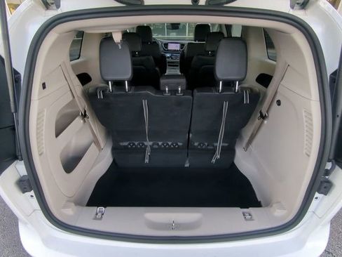 Certified 2024 Chrysler Pacifica Touring-L image 14