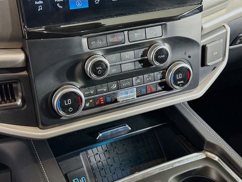 Used 2024 Ford Expedition Max XLT image 24